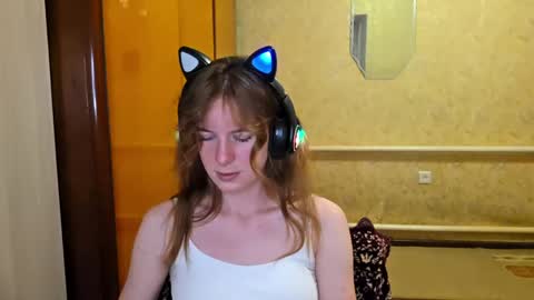 Snapshot of lucyzachar chatting on 18, 5, 2026 Sofia online show from 18, 5, 2026