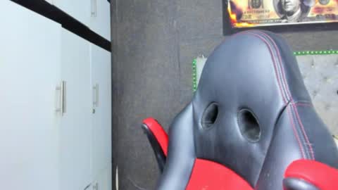 Luigi Independent model online show from 8, 4, 2026