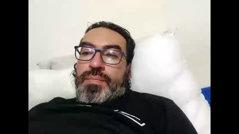 Snapshot of luis2988z chatting on 21, 4, 2026 Hairyman online show from 21, 4, 2026