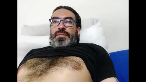 Snapshot of luis2988z chatting on 26, 4, 2026 Hairyman online show from 26, 4, 2026
