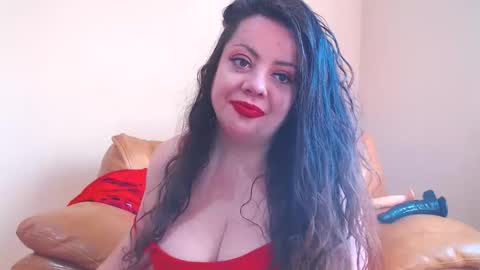 Snapshot of luisahornydoll chatting on 6, 4, 2026 Cassie online show from 6, 4, 2026