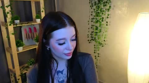 Snapshot of luisaperelle chatting on 1, 6, 2026 Cutie Lui online show from 1, 6, 2026