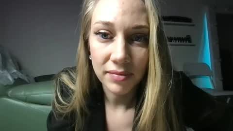 Snapshot of luiva13 chatting on 24, 1, 2025 luiva13 online show from 24, 1, 2025