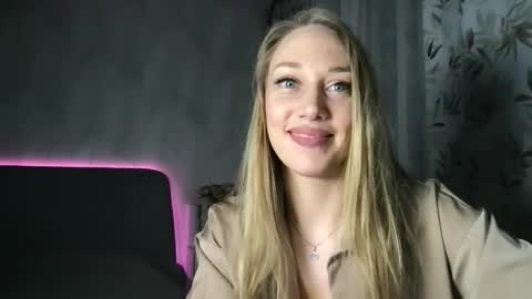 Snapshot of luiva13 chatting on 4, 3, 2025 luiva13 online show from 4, 3, 2025