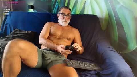 Luke Crews online show from 6, 2, 2026