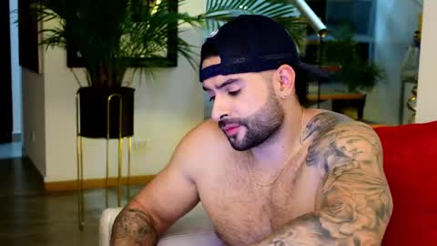 Lukhas f4f online show from 15, 4, 2026