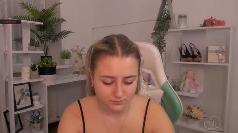Lily online show from 4, 12, 2025