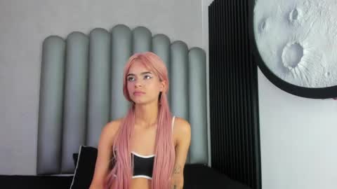 Snapshot of luna_bella_23 chatting on 13, 5, 2026 luna_bella_23 online show from 13, 5, 2026