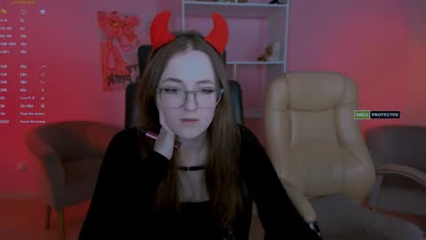 luna_berryy online show from 5, 2, 2025