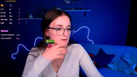 luna_berryy online show from 12, 2, 2025