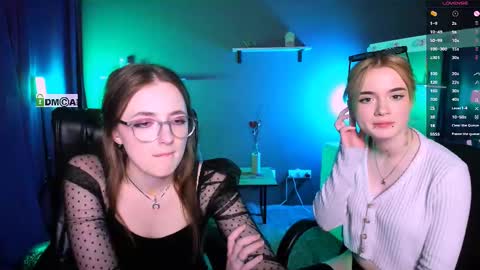 luna_berryy online show from 4, 3, 2025