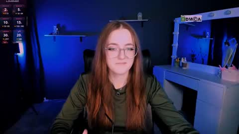 luna_berryy online show from 11, 3, 2025