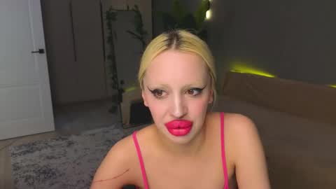 Snapshot of luna_beverly chatting on 29, 4, 2026 luna_beverly online show from 29, 4, 2026