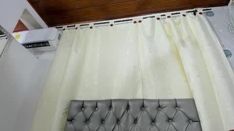 Luna Eva online show from 5, 3, 2025