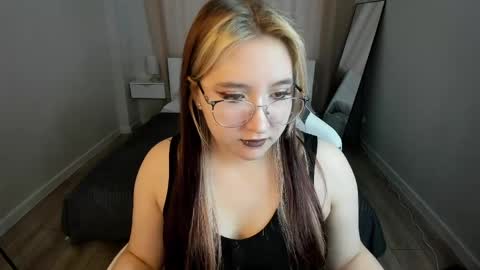 Snapshot of luna_host chatting on 16, 4, 2026 Luna Host online show from 16, 4, 2026