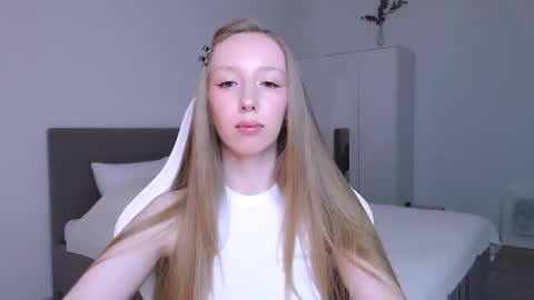 Snapshot of luna_insanity chatting on 10, 11, 2025 Luna online show from 10, 11, 2025