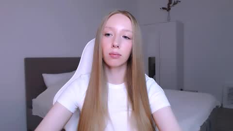 Snapshot of luna_insanity chatting on 13, 11, 2025 Luna online show from 13, 11, 2025