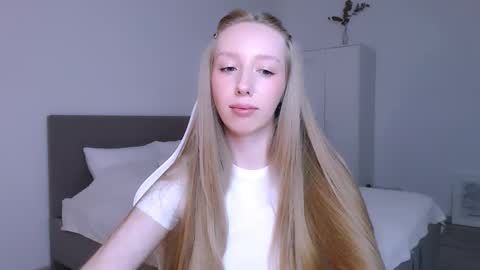 Snapshot of luna_insanity chatting on 22, 11, 2025 Luna online show from 22, 11, 2025