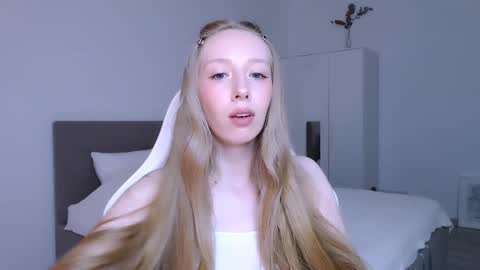 Snapshot of luna_insanity chatting on 26, 11, 2025 Luna online show from 26, 11, 2025