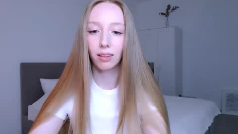 Snapshot of luna_insanity chatting on 27, 11, 2025 Luna online show from 27, 11, 2025