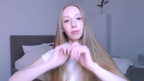 Snapshot of luna_insanity chatting on 1, 12, 2025 Luna online show from 1, 12, 2025