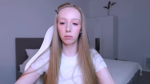 Snapshot of luna_insanity chatting on 14, 12, 2025 Luna online show from 14, 12, 2025