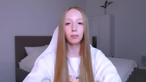 Snapshot of luna_insanity chatting on 16, 12, 2025 Luna online show from 16, 12, 2025