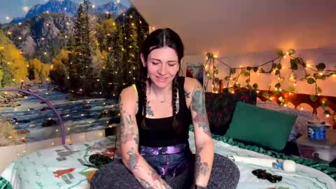Snapshot of luna_leena chatting on 18, 12, 2024 Aspen online show from 18, 12, 2024