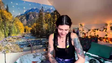 Snapshot of luna_leena chatting on 18, 12, 2024 Aspen online show from 18, 12, 2024