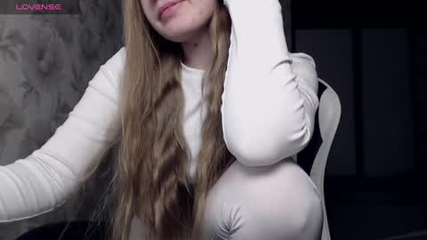 Snapshot of luna_loveisgood chatting on 12, 12, 2024 Luna online show from 12, 12, 2024