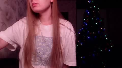 Snapshot of luna_loveisgood chatting on 26, 12, 2024 Luna online show from 26, 12, 2024