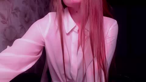 Snapshot of luna_loveisgood chatting on 4, 1, 2025 Luna online show from 4, 1, 2025