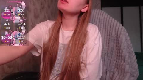 Snapshot of luna_loveisgood chatting on 3, 3, 2025 Luna online show from 3, 3, 2025