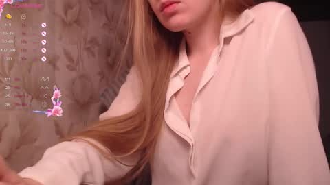 Snapshot of luna_loveisgood chatting on 29, 10, 2025 Luna online show from 29, 10, 2025