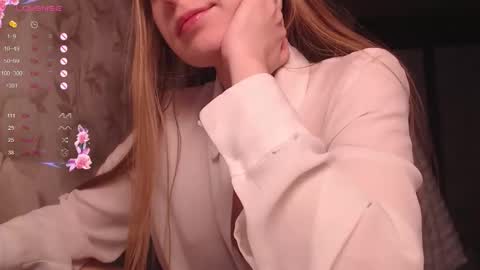 Snapshot of luna_loveisgood chatting on 20, 11, 2025 Luna online show from 20, 11, 2025