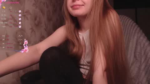 Snapshot of luna_loveisgood chatting on 27, 11, 2025 Luna online show from 27, 11, 2025