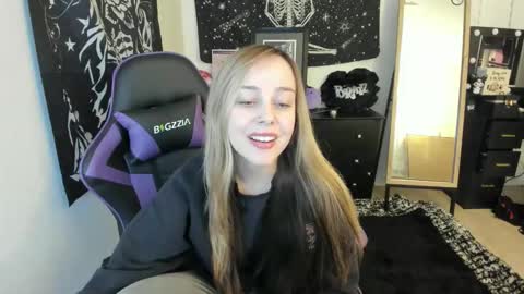 Luna online show from 23, 12, 2025