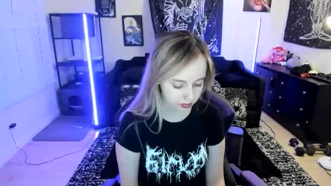 Snapshot of luna_lovelyy chatting on 30, 4, 2026 Luna online show from 30, 4, 2026