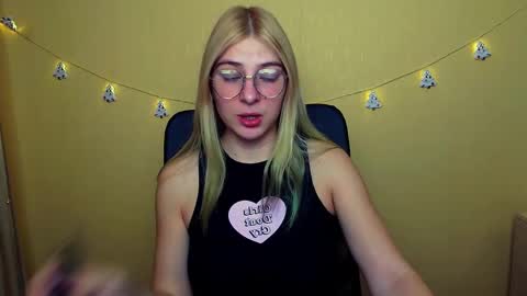 Snapshot of luna_lush_ chatting on 5, 12, 2024 Luna online show from 5, 12, 2024