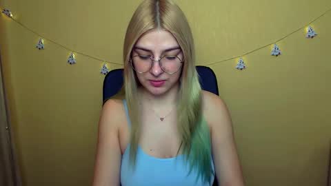 Snapshot of luna_lush_ chatting on 9, 12, 2024 Luna online show from 9, 12, 2024