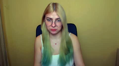 Snapshot of luna_lush_ chatting on 7, 1, 2025 Luna online show from 7, 1, 2025