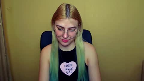 Snapshot of luna_lush_ chatting on 13, 1, 2025 Luna online show from 13, 1, 2025