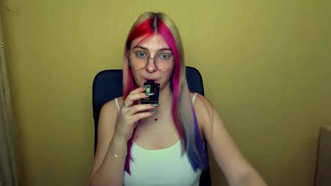 Snapshot of luna_lush_ chatting on 1, 3, 2025 Luna online show from 1, 3, 2025