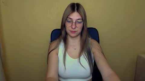 Snapshot of luna_lush_ chatting on 10, 9, 2025 Luna online show from 10, 9, 2025