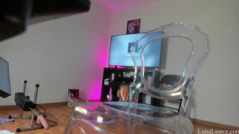 Luna Luuvz online show from 1, 10, 2025