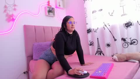 Snapshot of luna_sh chatting on 4, 10, 2025 luna online show from 4, 10, 2025