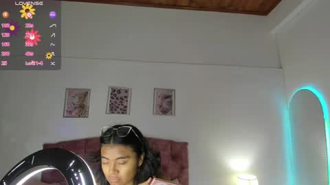 luna_velveth1 online show from 13, 4, 2026