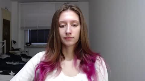 L U N A  online show from 18, 11, 2025