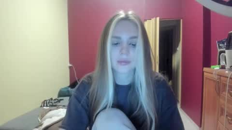 Snapshot of lunaangell chatting on 17, 12, 2025 lunaangell online show from 17, 12, 2025