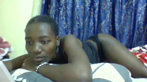 lunah_kitty online show from 13, 4, 2026